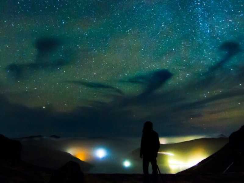 Foto di Bjartur Vest delle luci sopra le isole Faroe (Ehrenberg Kommunikation via Flickr)