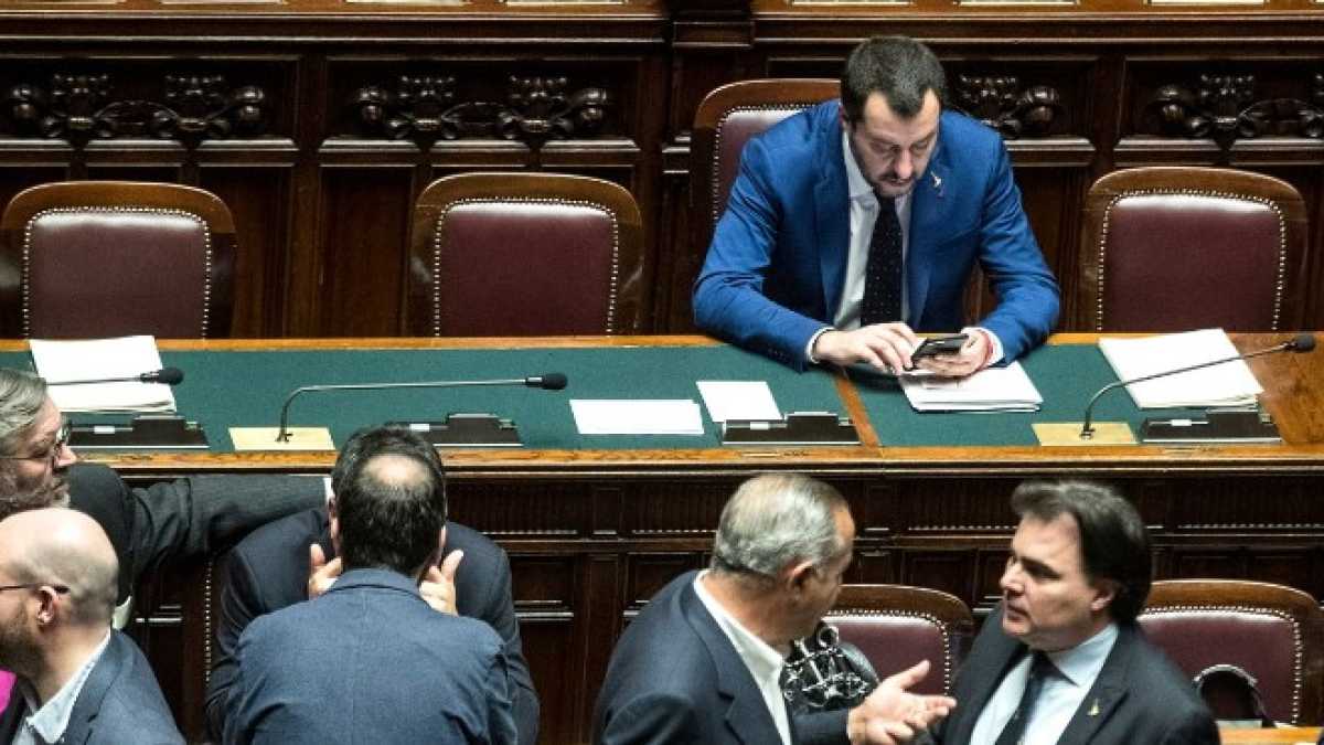 Immagine di La fiducia al decreto sicurezza passa tra defezioni e rabbia del M5sAi comuni non piace il depotenziamento degli Sprar