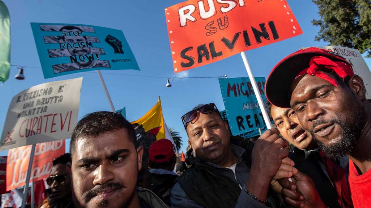 Immagine di Cattivissimo Compact. Come spararli meglio a casa loro