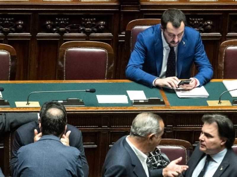 Matteo Salvini a Montecitorio durante il voto sul decreto sicurezza (foto LaPresse)