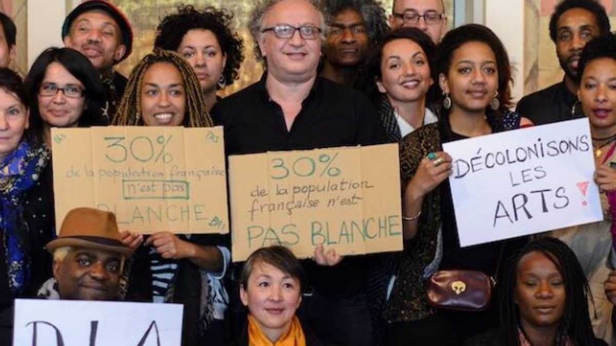 Immagine di “Decolonizzate!”. E la diversità d’opinione è assimilata alla bestemmia