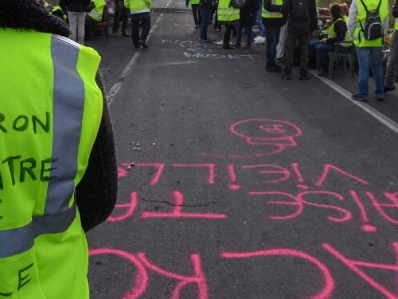 I gillet gialli hanno protestato contro l'aumento del prezzo del petrolio proposto dal presidente francese Emmanuel Macron (Foto LaPresse)