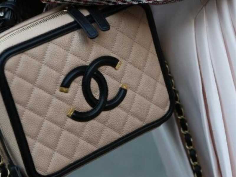 Una borsa di Chanel (foto LaPresse)