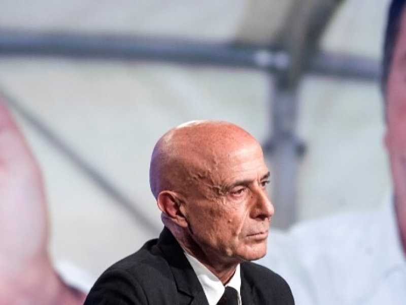 Marco Minniti e Matteo Renzi (foto LaPresse)