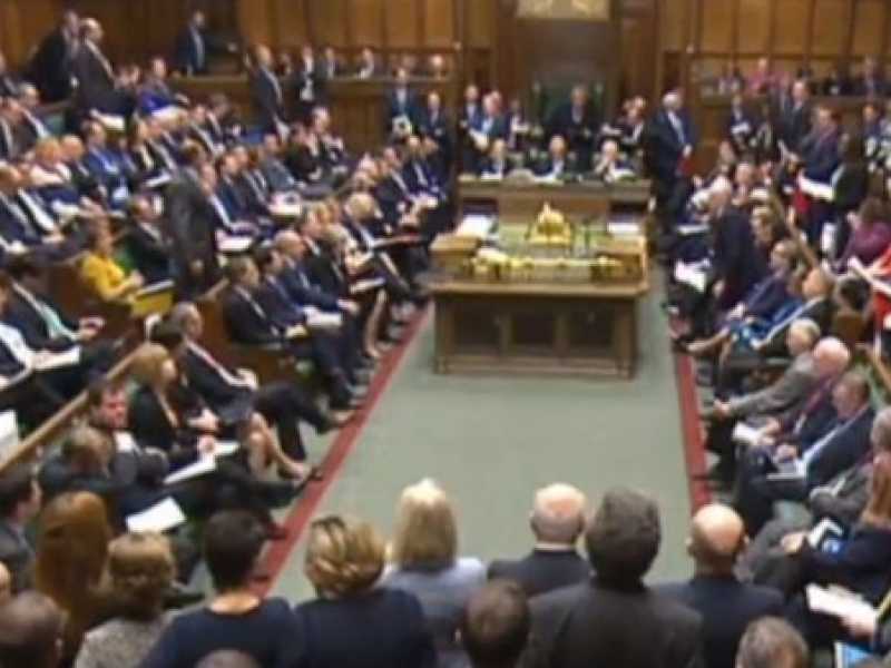 Theresa May tiene un discorso alla Camera dei Comuni di Londra (foto LaPresse)