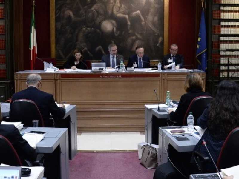 Una riunione della commissione Bilancio della Camera (foto LaPresse)