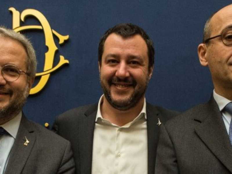 Da sinistra Claudio Borghi, Matteo Salvini e Alberto Bagnai (foto Imagoeconomica)