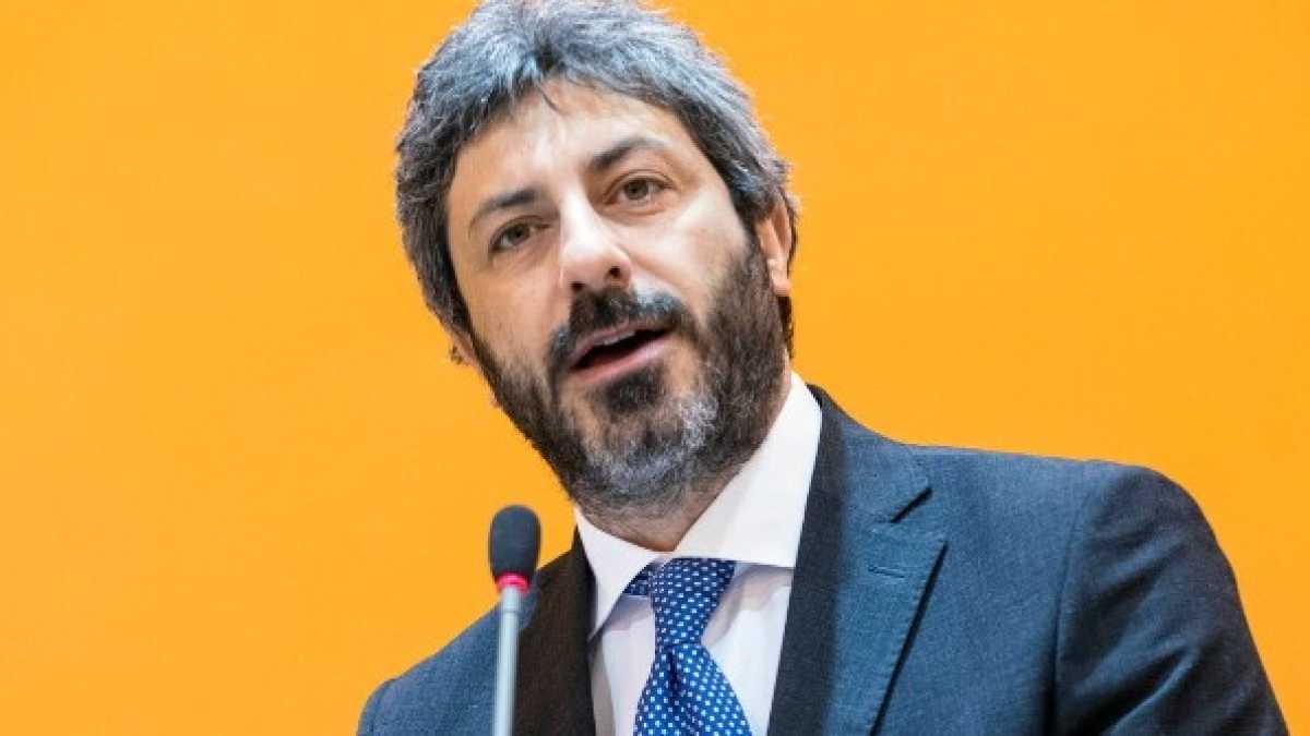 Immagine di Lo schiaffo di Roberto Fico a Claudio Borghi