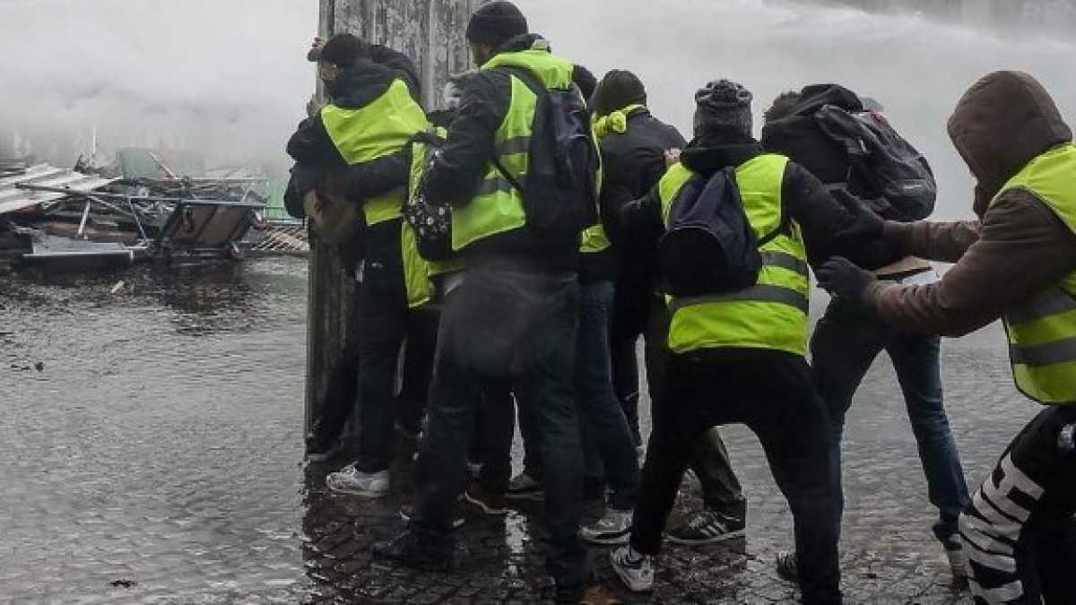 Immagine di I gialloverdi invocano i gilet gialli