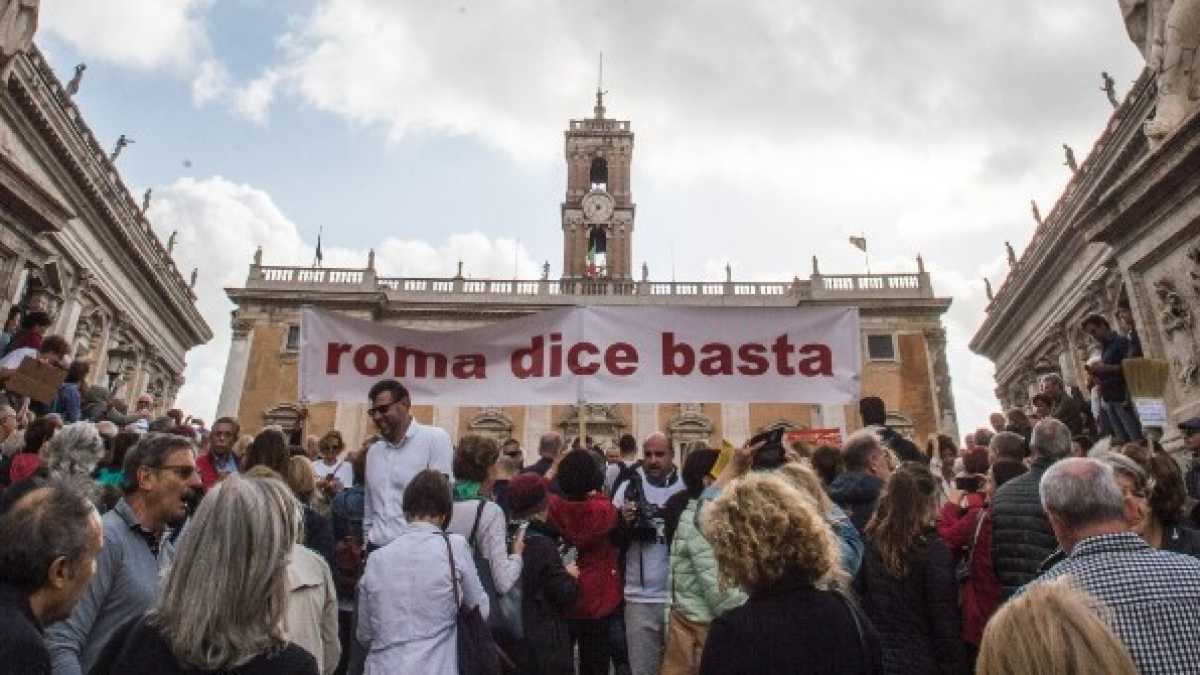 Immagine di “Il declino è colpa dei romani”. Intervista dolente al sarto Battistoni