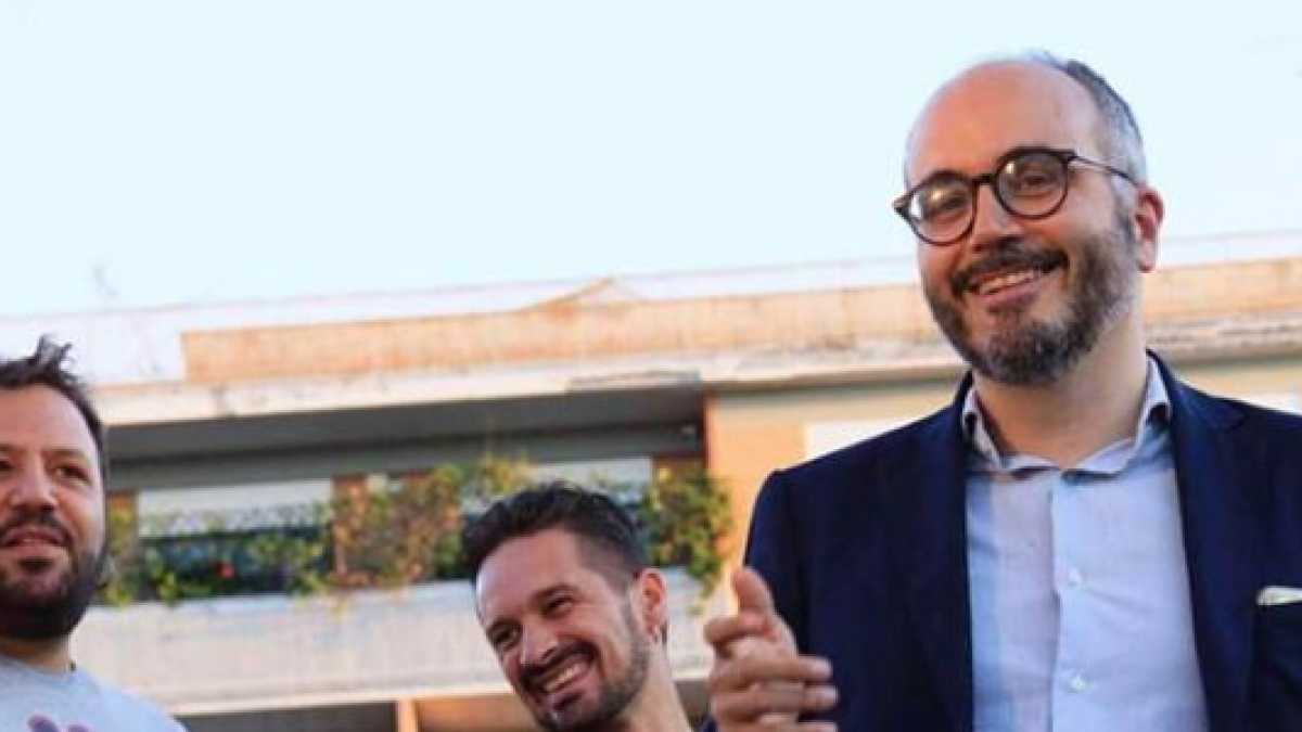 Immagine di Chi crede al potere salvifico di biblioteche e teatri va difeso come i teneri panda