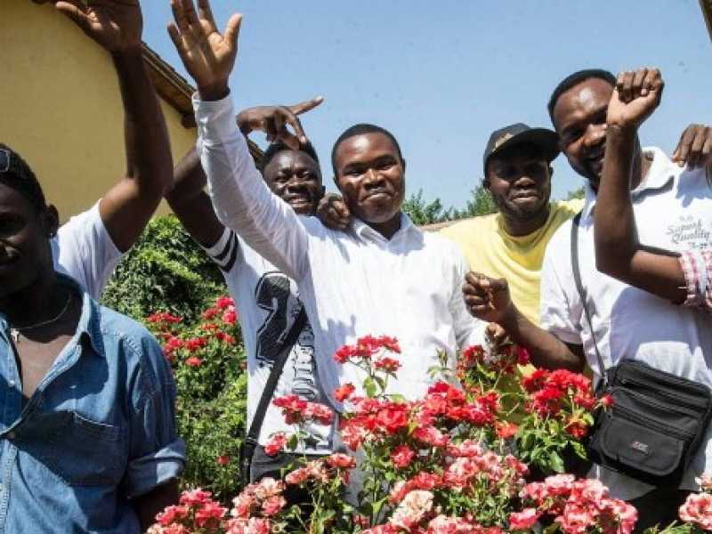 I partecipanti al corso di giardinaggio di Roma Capitale (Foto Imagoeconomica)