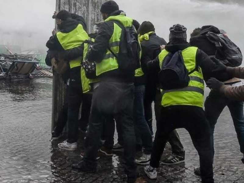 Le proteste dei gilet gialli a Parigi 