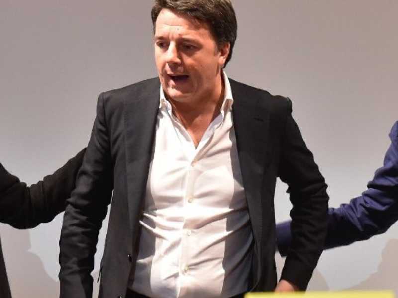 Marco Minniti, Matteo Renzi e Dario Nardella alla presentazione del libro dell'ex ministro dell'Interno (Foto LaPresse)