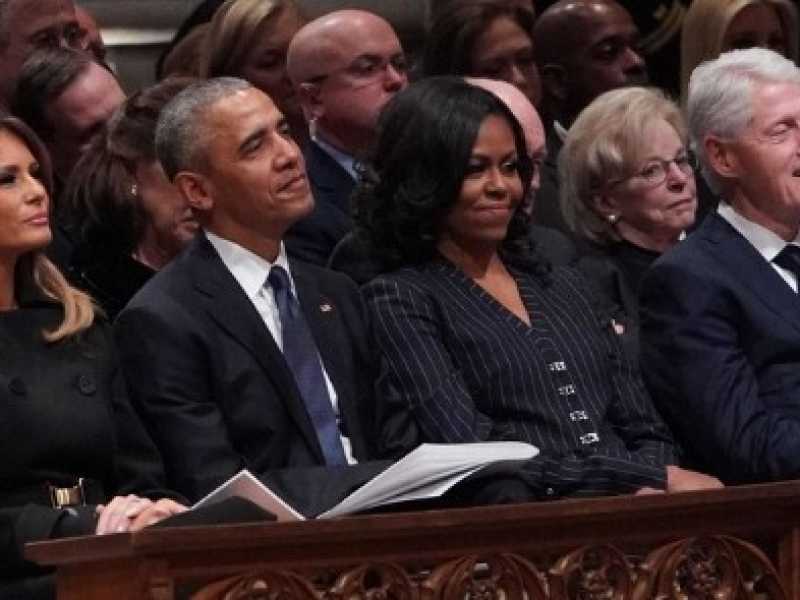 Da sinistra Donald e Melania Trump, i coniugi Obama e i Clinton (foto LaPresse)
