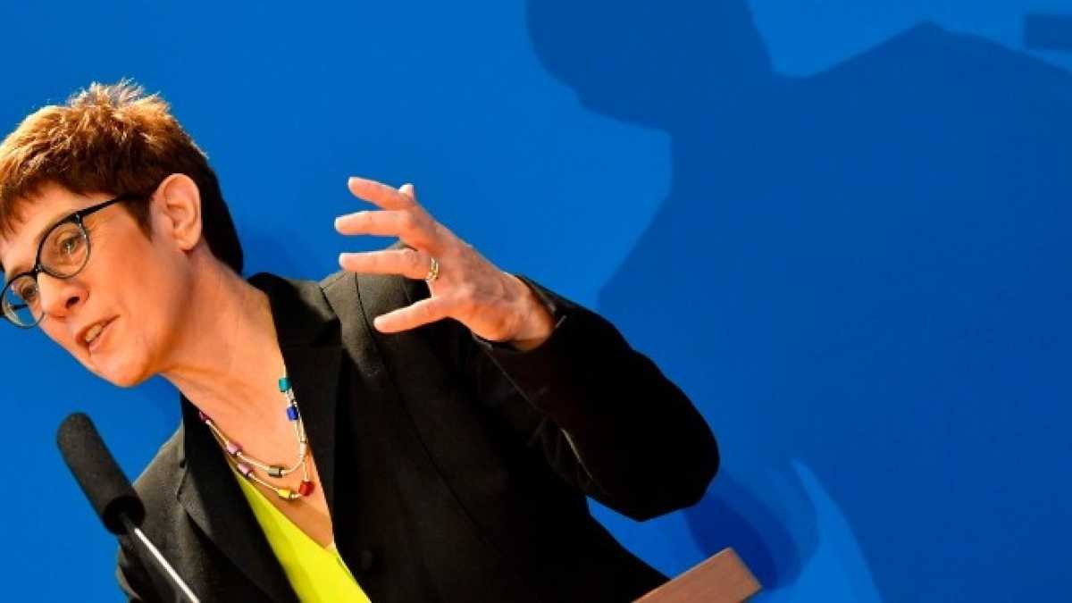 Immagine di Primo problema della nuova leader della Cdu tedesca: non somigliare troppo a Merkel