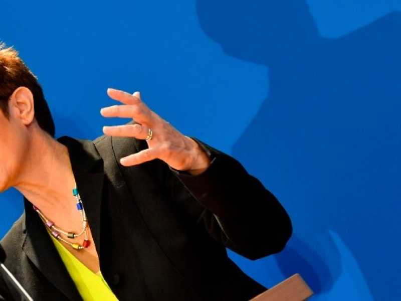 Annegret Kramp-Karrenbauer (foto LaPresse)