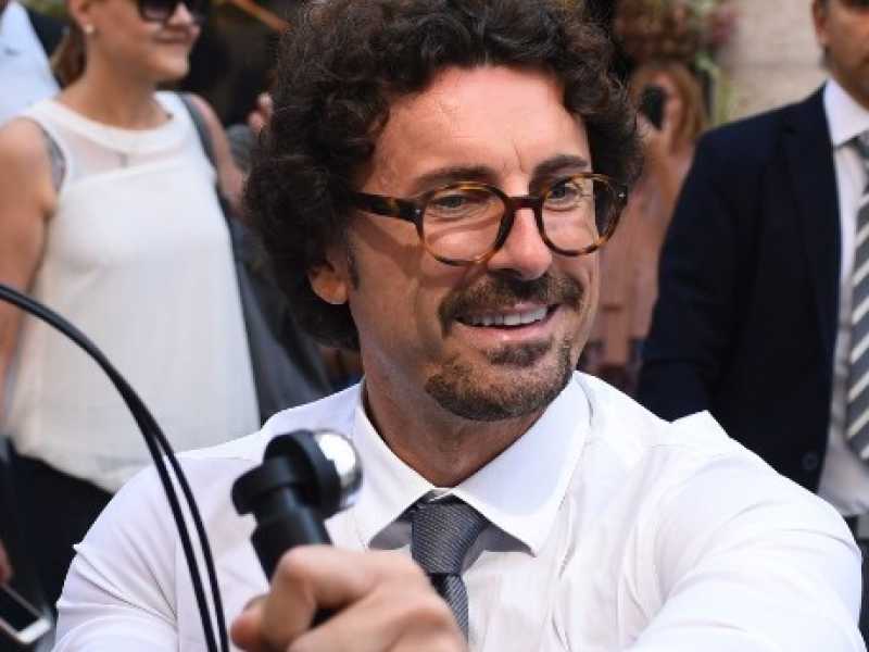 Danilo Toninelli a Torino visita la nuova zona pedonale di Via Monferrato (foto LaPresse)