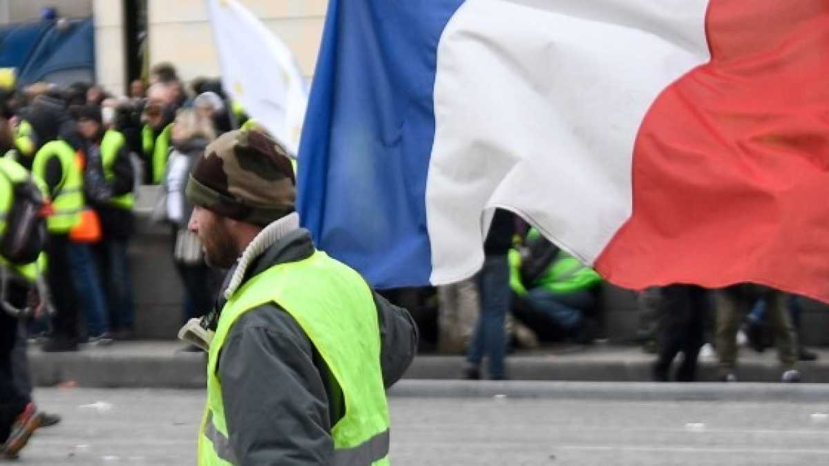 Immagine di Gilet jaune, o la potenza anonima e minacciosa di un’immagine