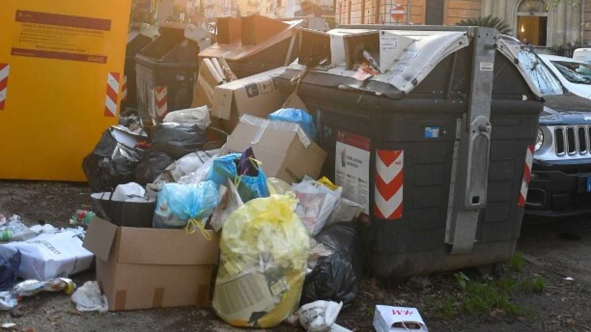Immagine di Ecco perché Roma affoga nella spazzatura