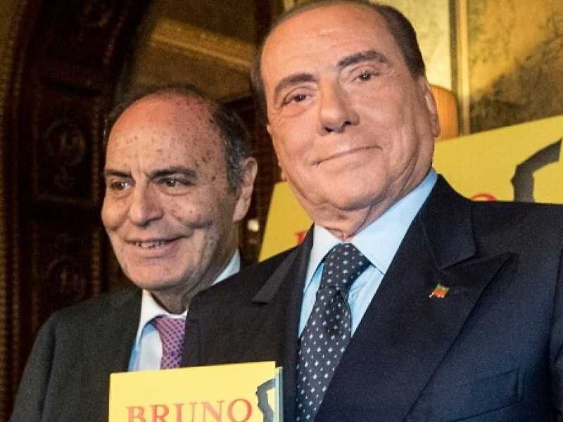 L'ex premier Silvio Berlusconi presenta il libro di Bruno Vespa "Rivoluzione" (Foto LaPresse)