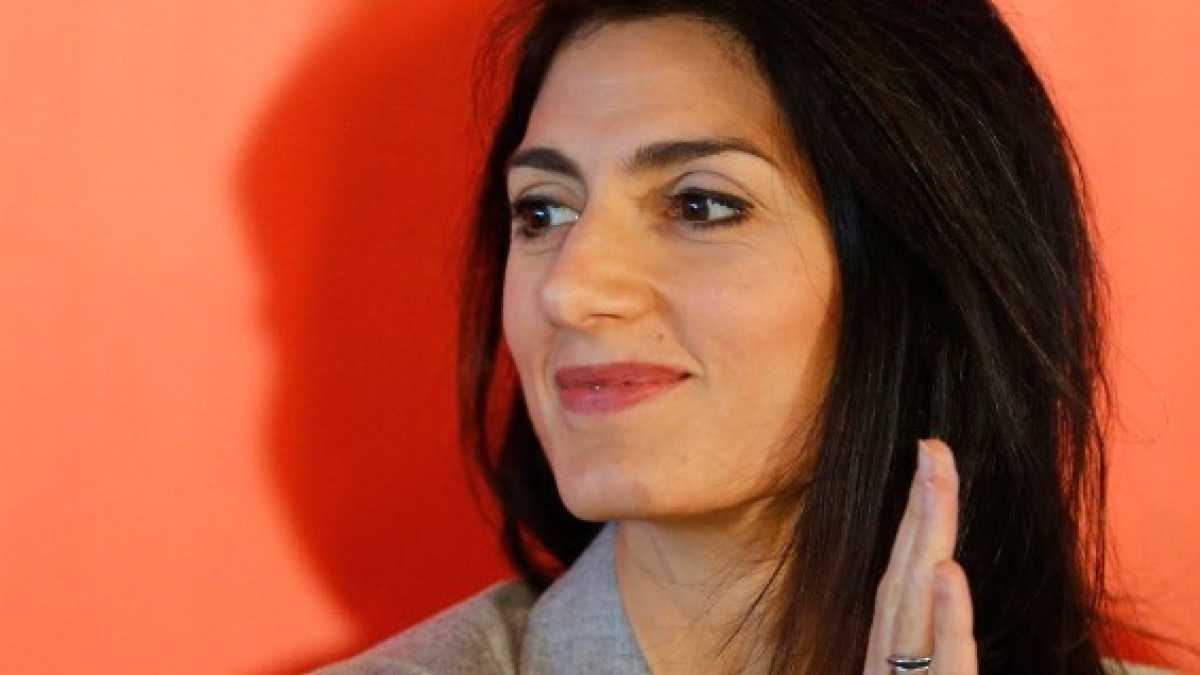 Immagine di Dalla nuvola di Fuksas a quella nera (sulla Salaria). Su entrambe sale Raggi