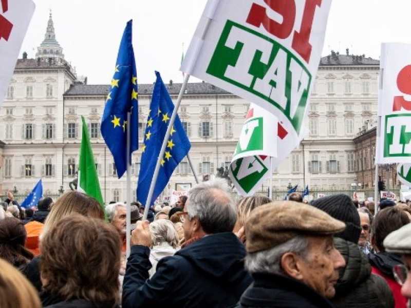 La manifestazione Si Tav di Torino. Foto LaPresse