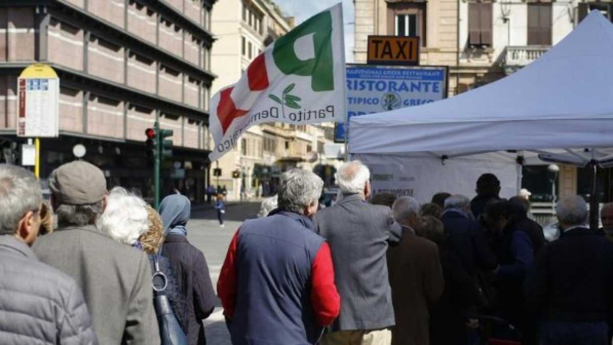 Immagine di Niente code ai gazebo del Pd