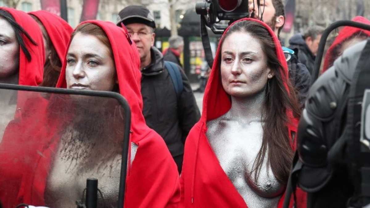 Immagine di Sotto il gilet giallo niente