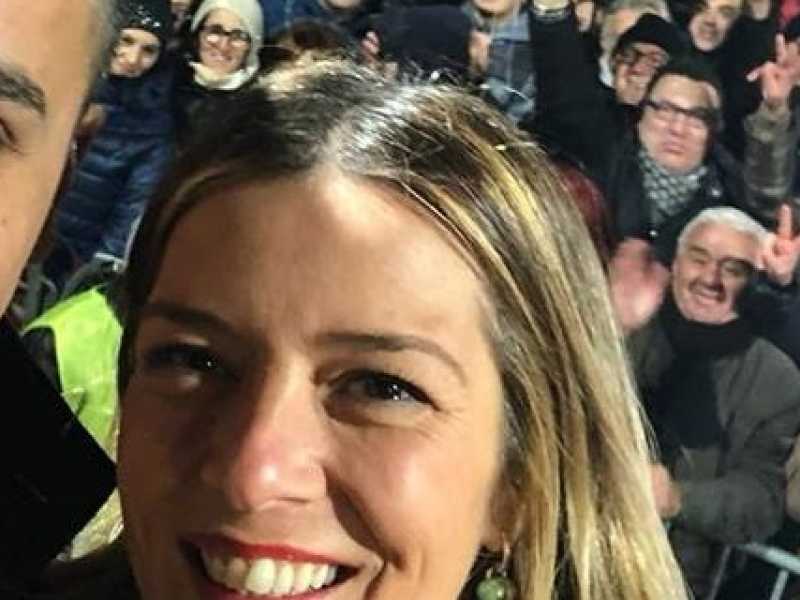 Il leader M5s Luigi Di Maio con la candidata alla presidenza della Regione Abruzzo Sara Marconi (Foto via Facebook)
