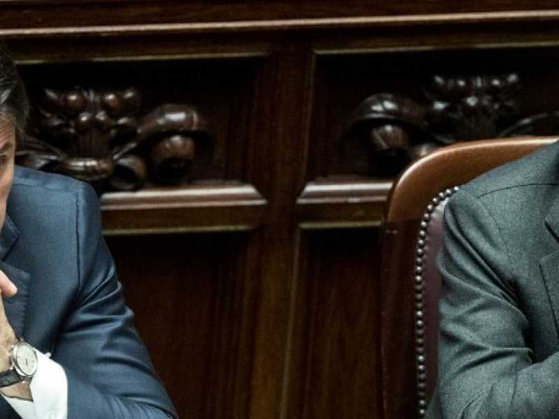 Il premier Giuseppe Conte e il ministro dell'Economia, Giovanni Tria (foto LaPresse)