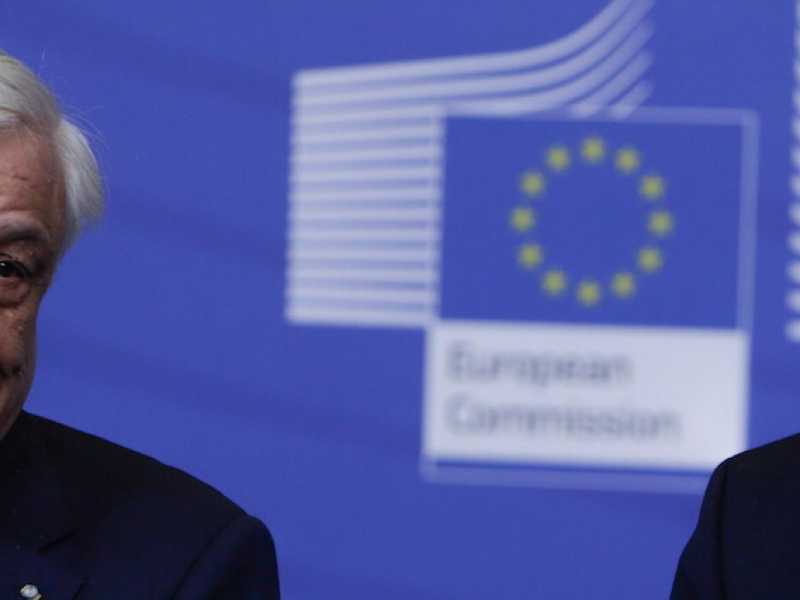 Prokopis Pavlopoulos con Jean-Claude Juncker. Foto LaPresse