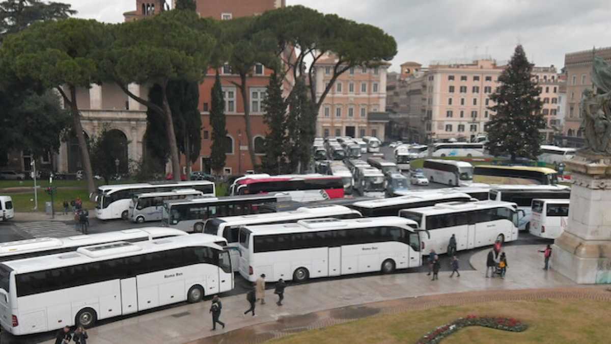 Immagine di Gli scontenti della manovra del popolo e le proteste a Roma