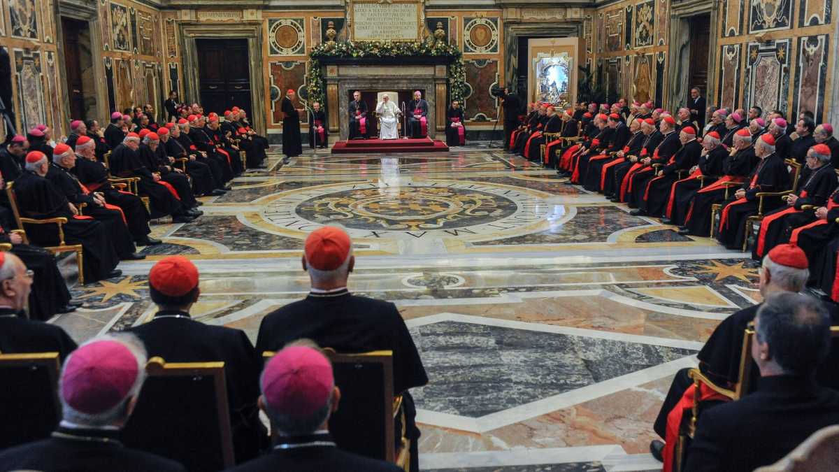 Immagine di Il Papa: "La chiesa è investita da tempeste e uragani, è vittima di lupi e traditori"