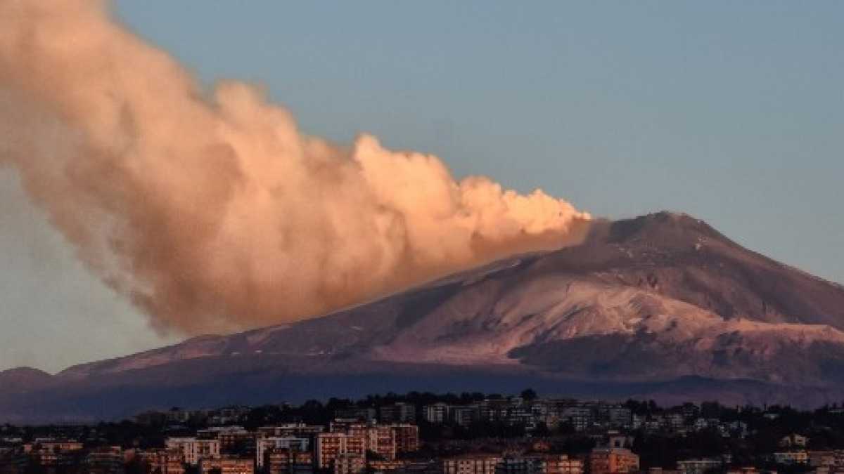 Immagine di Natale con l'Etna