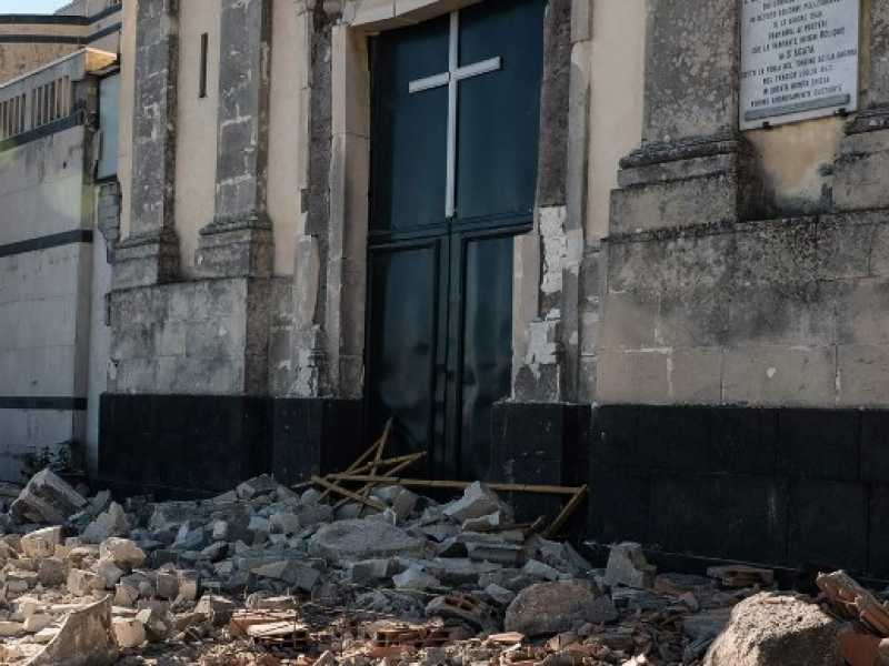 I danni causati dal terremoto a Catania (foto LaPresse)