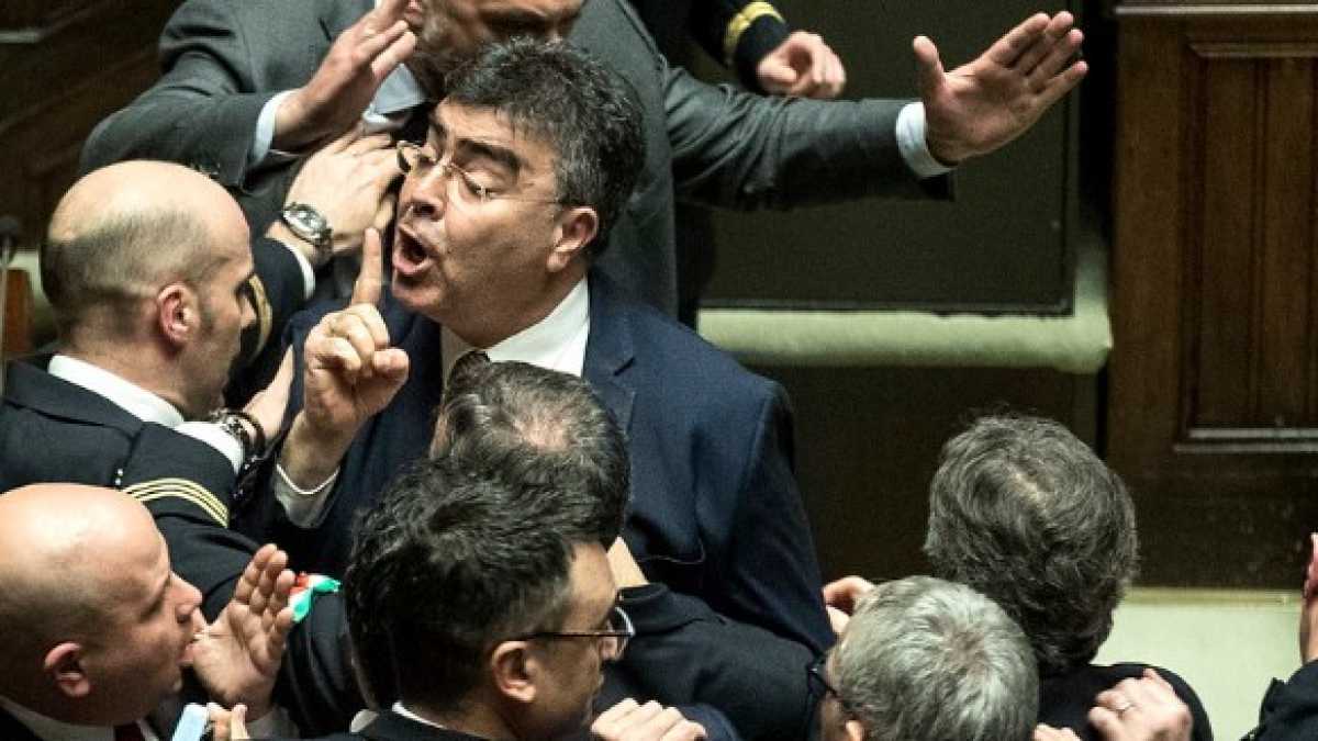 Immagine di Il voto di fiducia alla manovra e l'attentato in Egitto