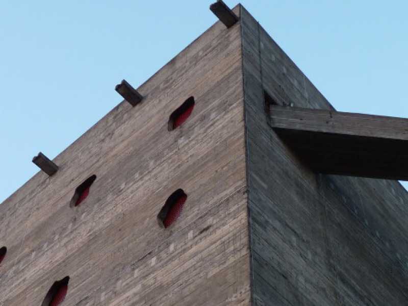 Il SESC Pompeia, uno delle costruzione più importanti costruite da Lina Bo Bardi a San Paolo (Foto via Wikipedia)