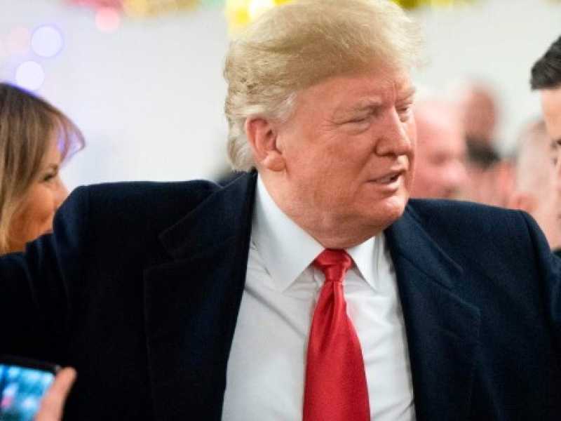 Il presidente Trump in visita alla base aerea di Al Asad in Iraq. Foto LaPresse