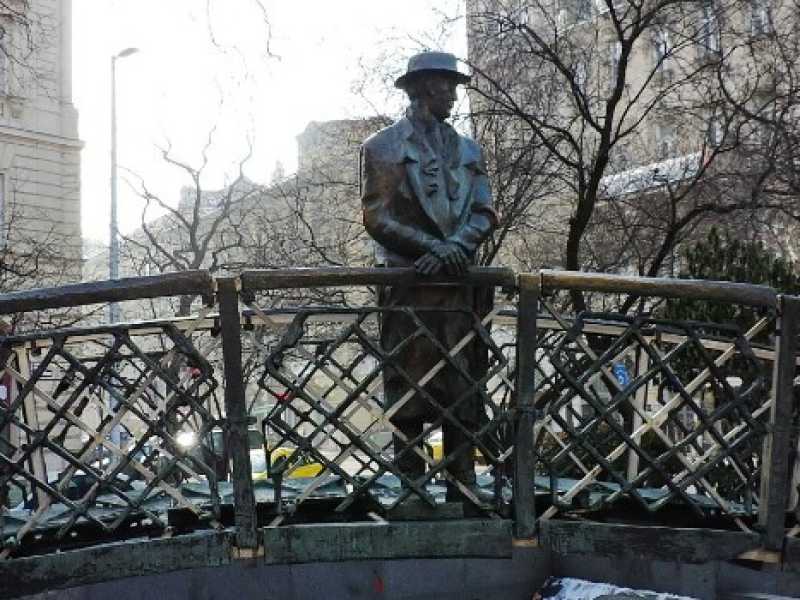 La statua di Imre Nagy a Budapest, prima che fosse rimossa. Foto di Dimitris Kamaras via Flickr