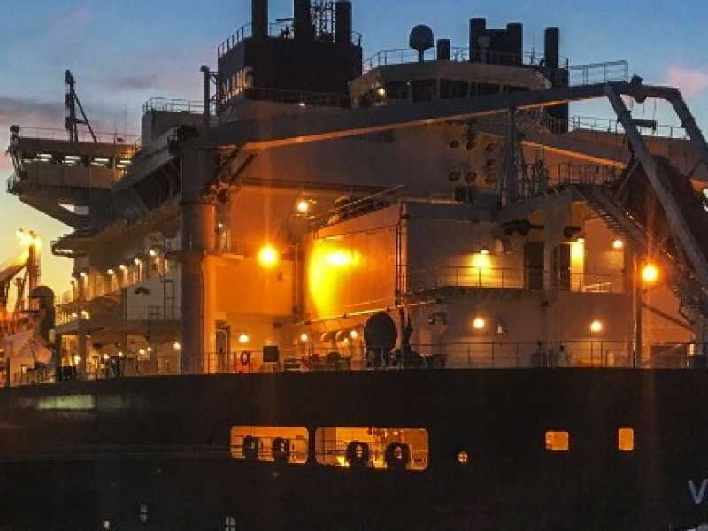 Una nave russa che trasporta Gnl nel porto cinese di Nantong. Foto LaPresse