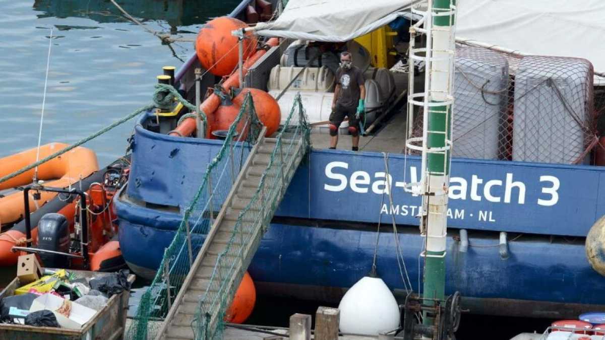Immagine di I migranti al largo di Malta e lo scontro sindaci-Salvini sul decreto sicurezza