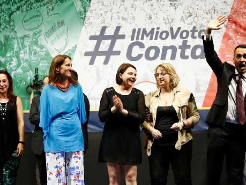 Alcuni esponenti del Movimento Cinque Stelle, tra cui i ministri Di Maio, Fraccaroe Bonafede alla Festa del governo del cambiamento lo scorso due giugno (Foto LaPresse)