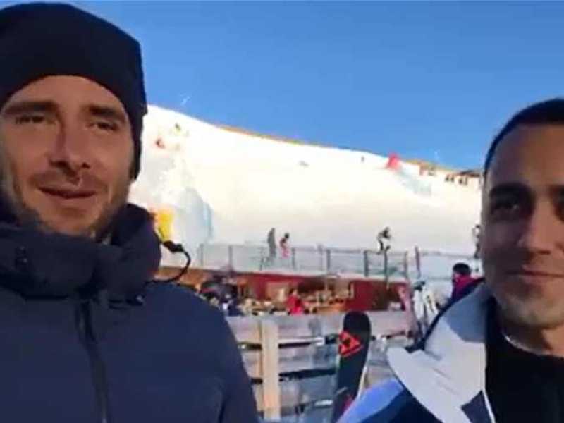 Il messaggio di fine anno di Luigi Di Maio, accanto a lui Alessandro De Battista (Immagini prese da Facebook)