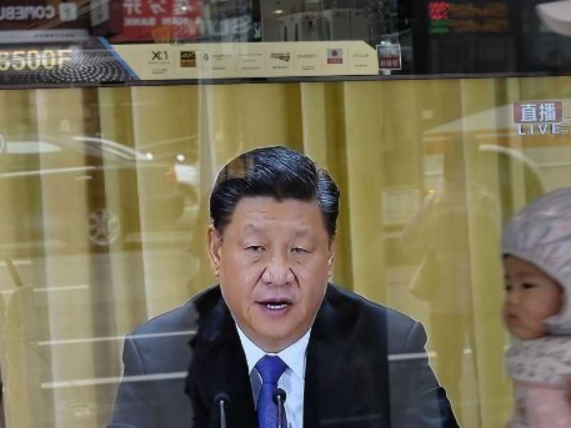 Il messaggio di Xi Jinping trasmesso in diretta da un negozio di Tapei, Taiwan. Foto LaPresse