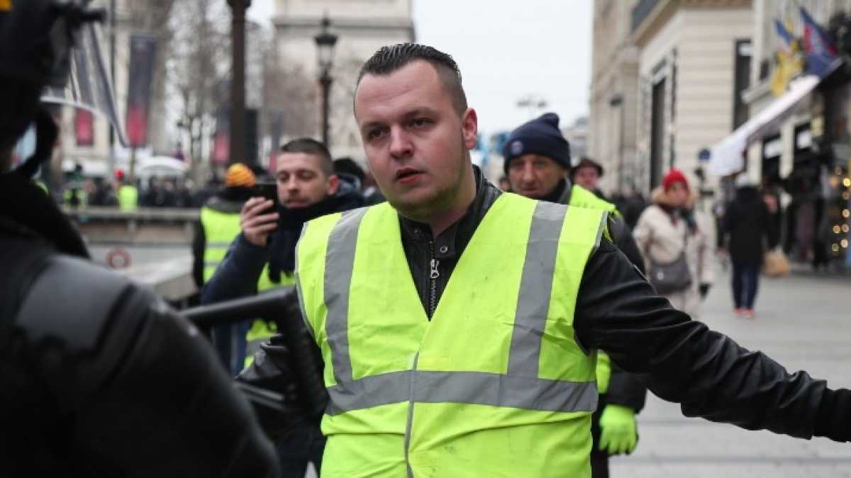 Immagine di I gilet gialli vogliono inaugurare la democrazia diretta in Francia