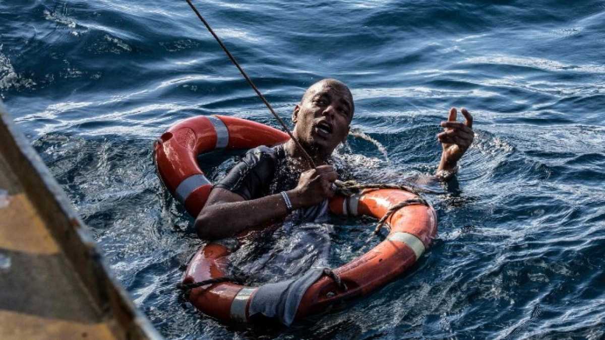 Immagine di Il destino dei migranti della Sea Watch e l'epurazione di Luca e Paolo dalla Rai
