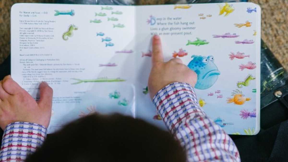 Immagine di Il tavolo non esiste più, il divano nemmeno. Il mondo del pavimento