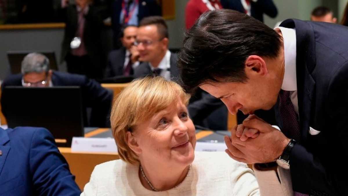 Immagine di Perché non basta vestirsi da merkeliani per fare come la Germania
