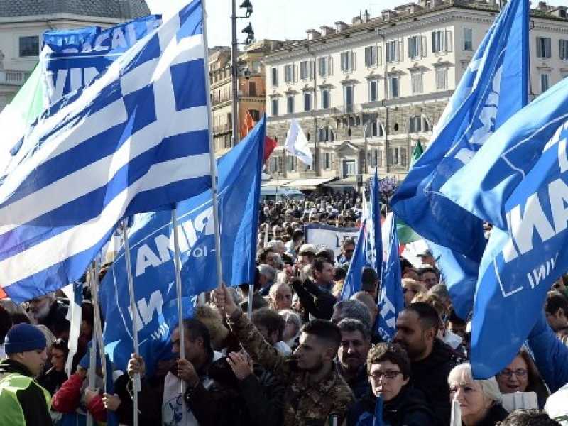 La folla al comizio di Salvini a Piazza del Popolo l'otto dicembre (Foto LaPresse)